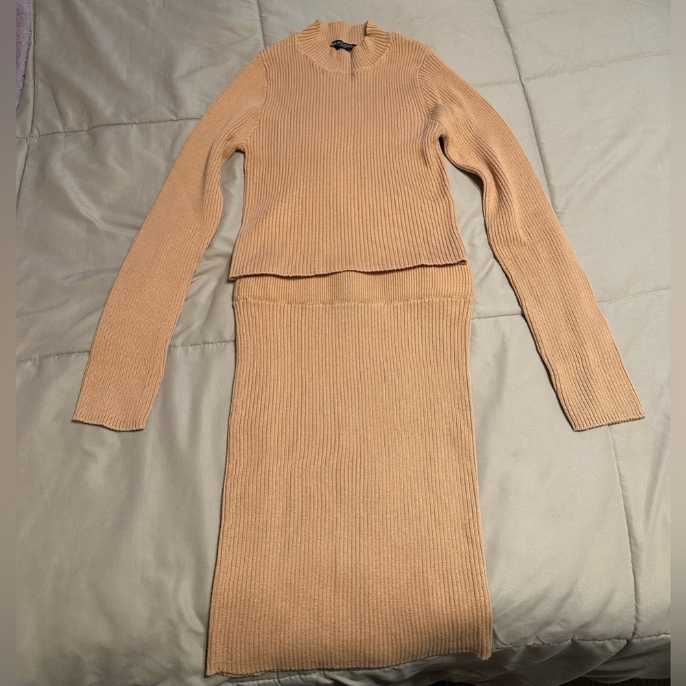 PrettyLittleThing - Camel Rib Knitted Crop Top And Mini Skirt Set